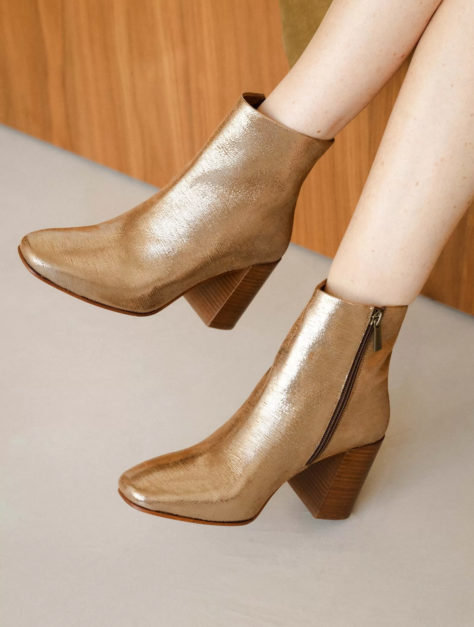 Bobbies Carla Mordoré Flash Sale