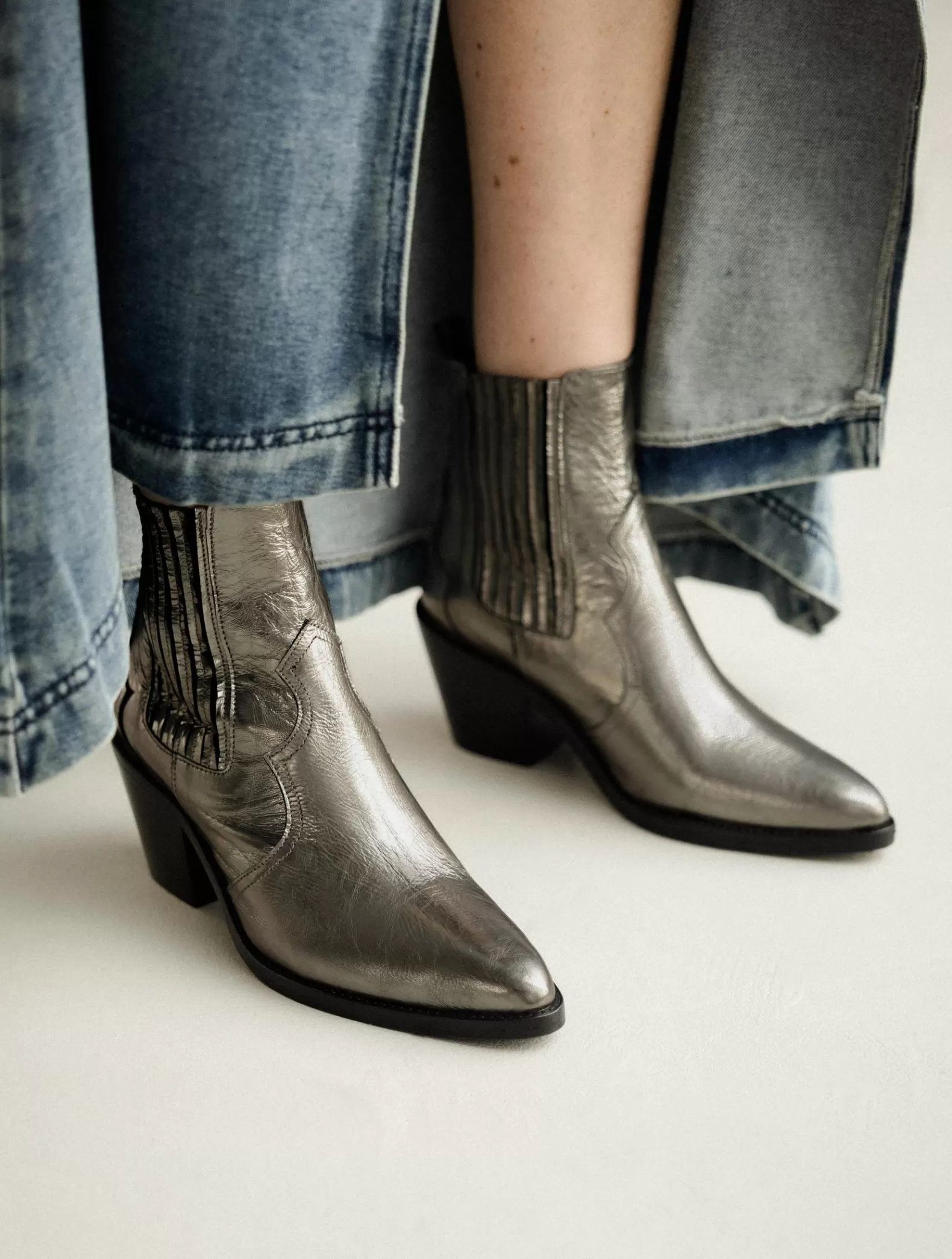 Bobbies Dakota Cosmic Silver Flash Sale