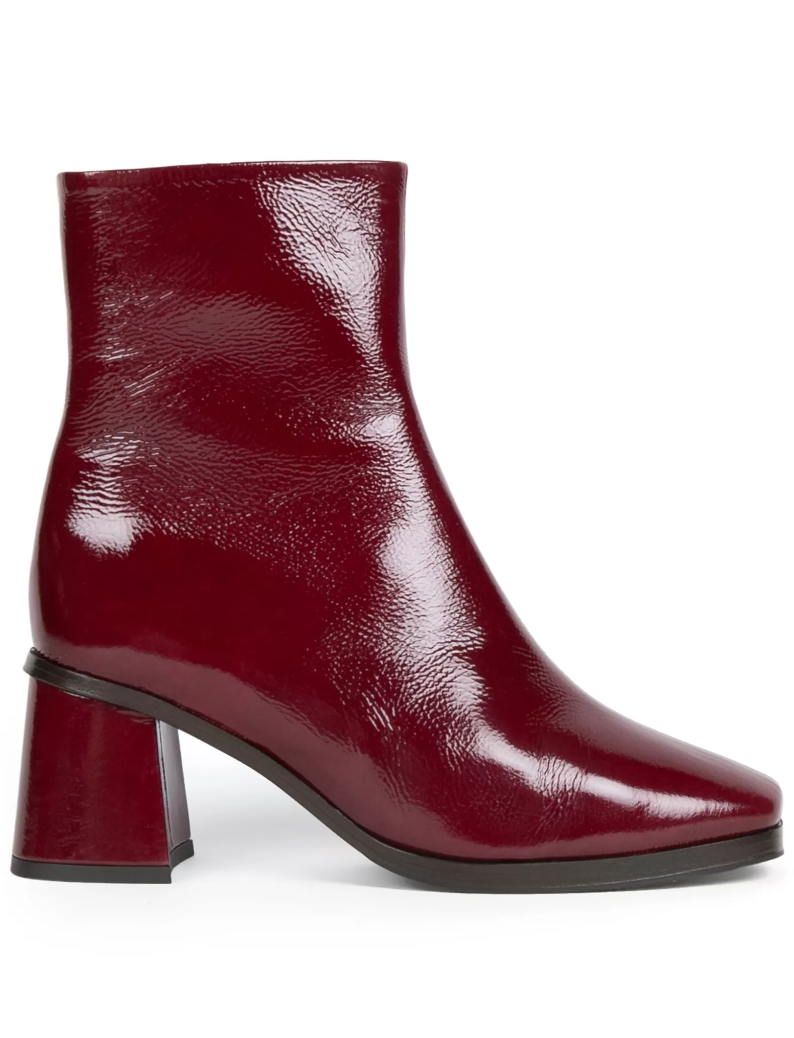 Bobbies Scarlett Nebbiolo New