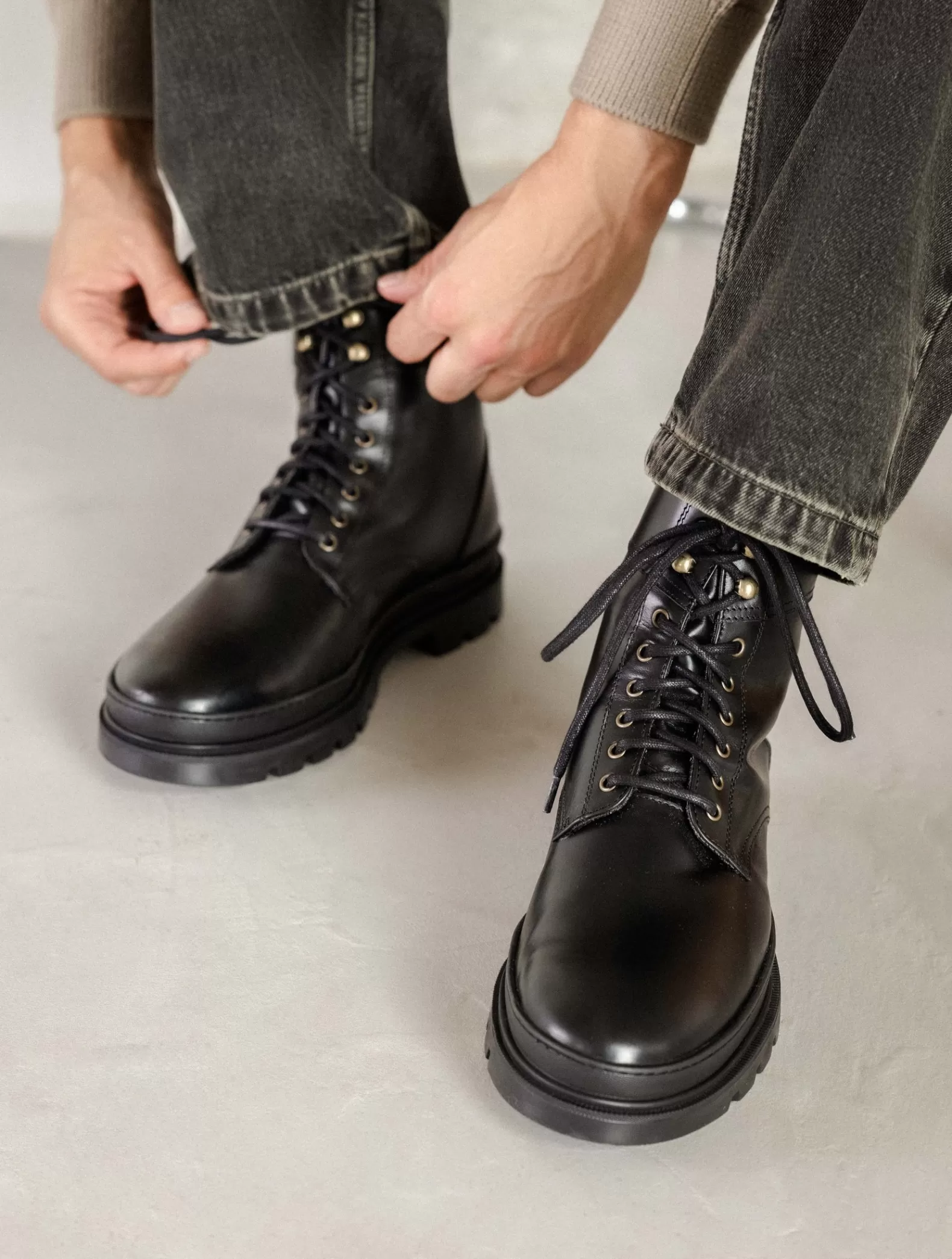 Bobbies Walber Noir Intense Online
