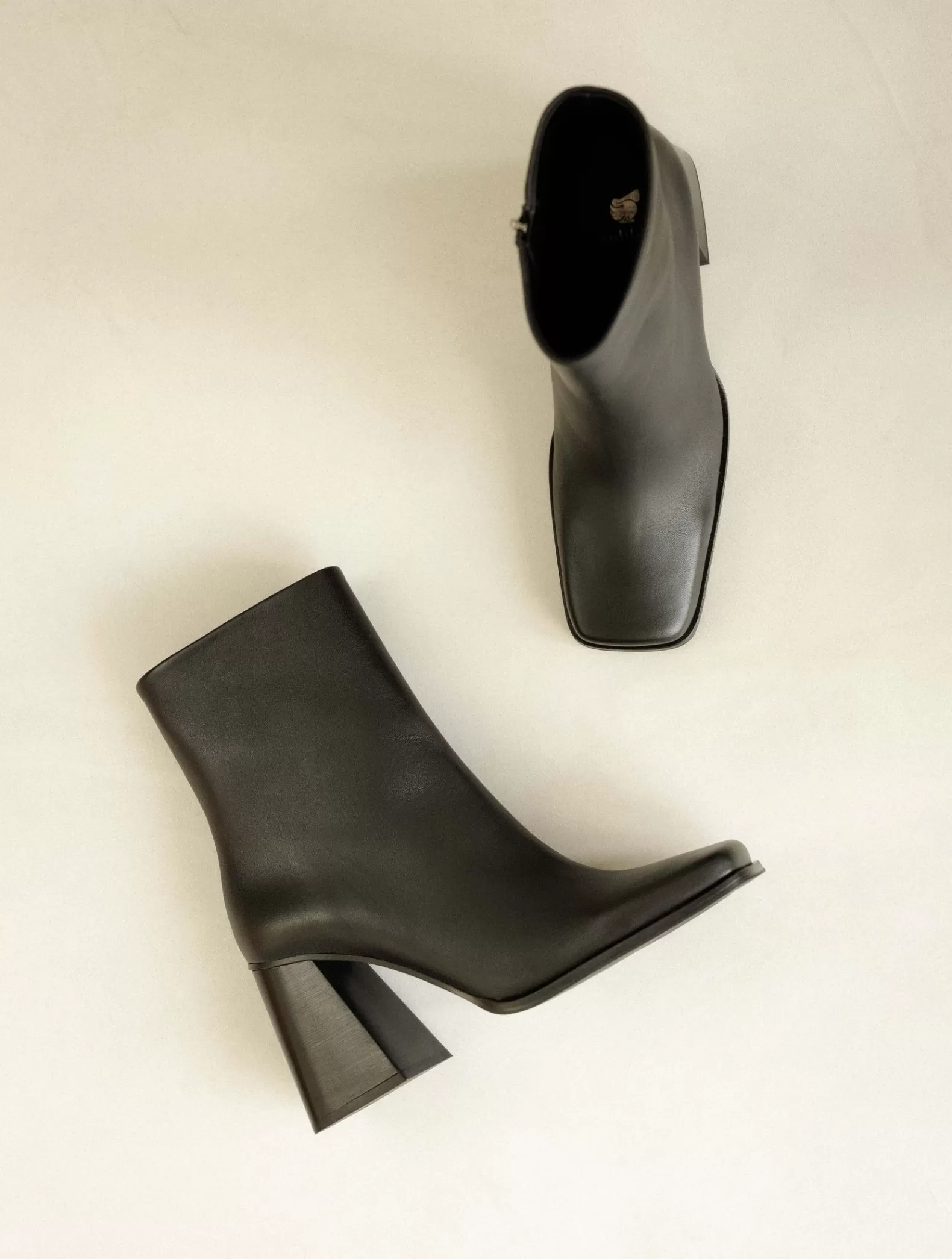 Bobbies Wilma Noir Passion New